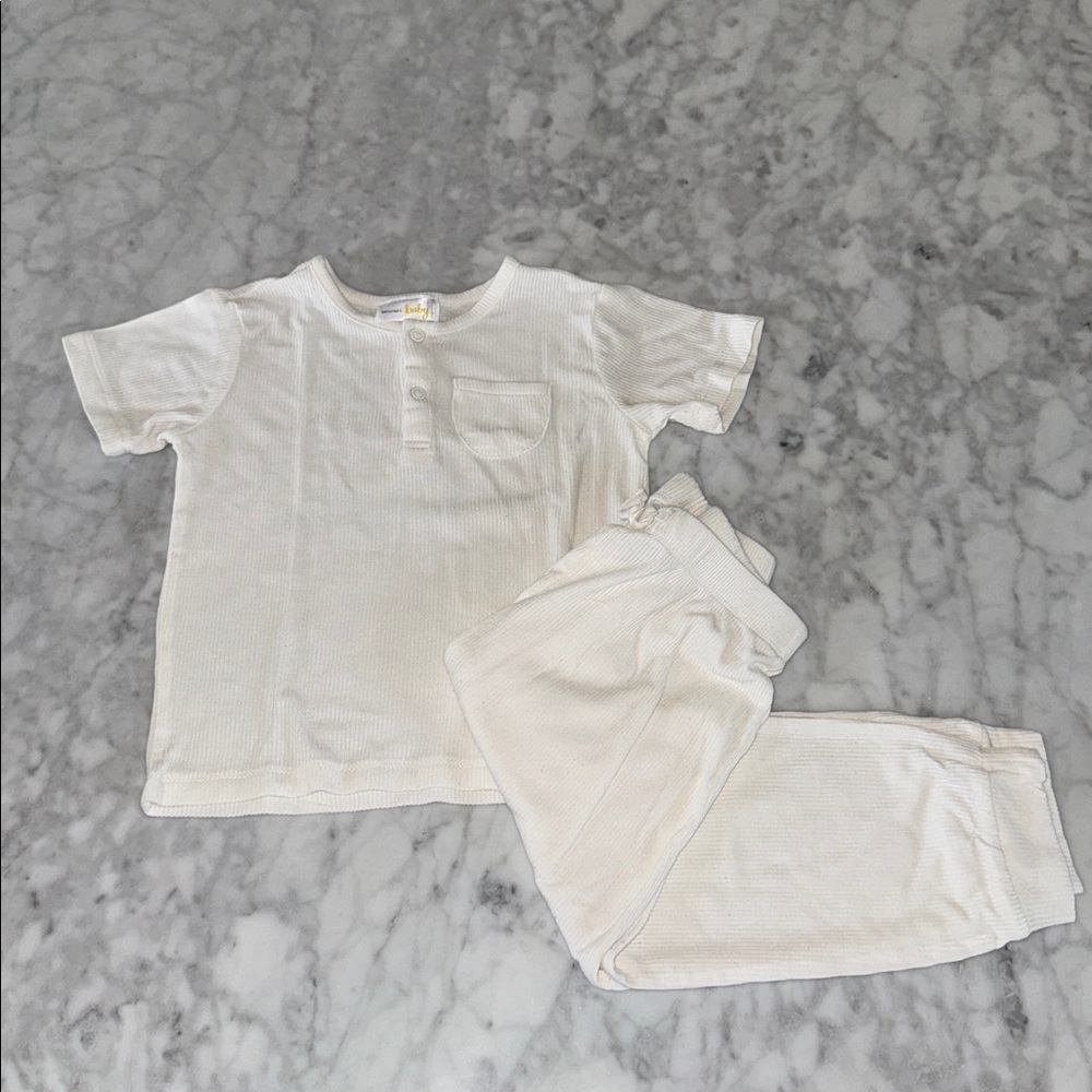 Bloomie’s Baby White Short Sleeve Top and Pants Lounge Set 18/24M